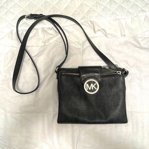 🖤MICHAEL KORS FULTON BLACK CROSSBODY AMAZING PREOWNED CONDITION!!